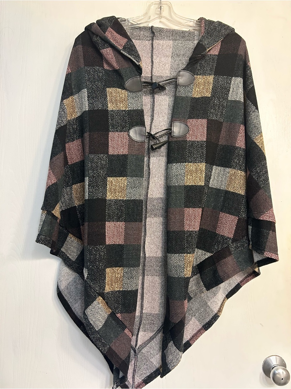 CY Fashion Plaid Hooded Cabincore Cozy Toggle Ladies Poncho Cape Size Large.